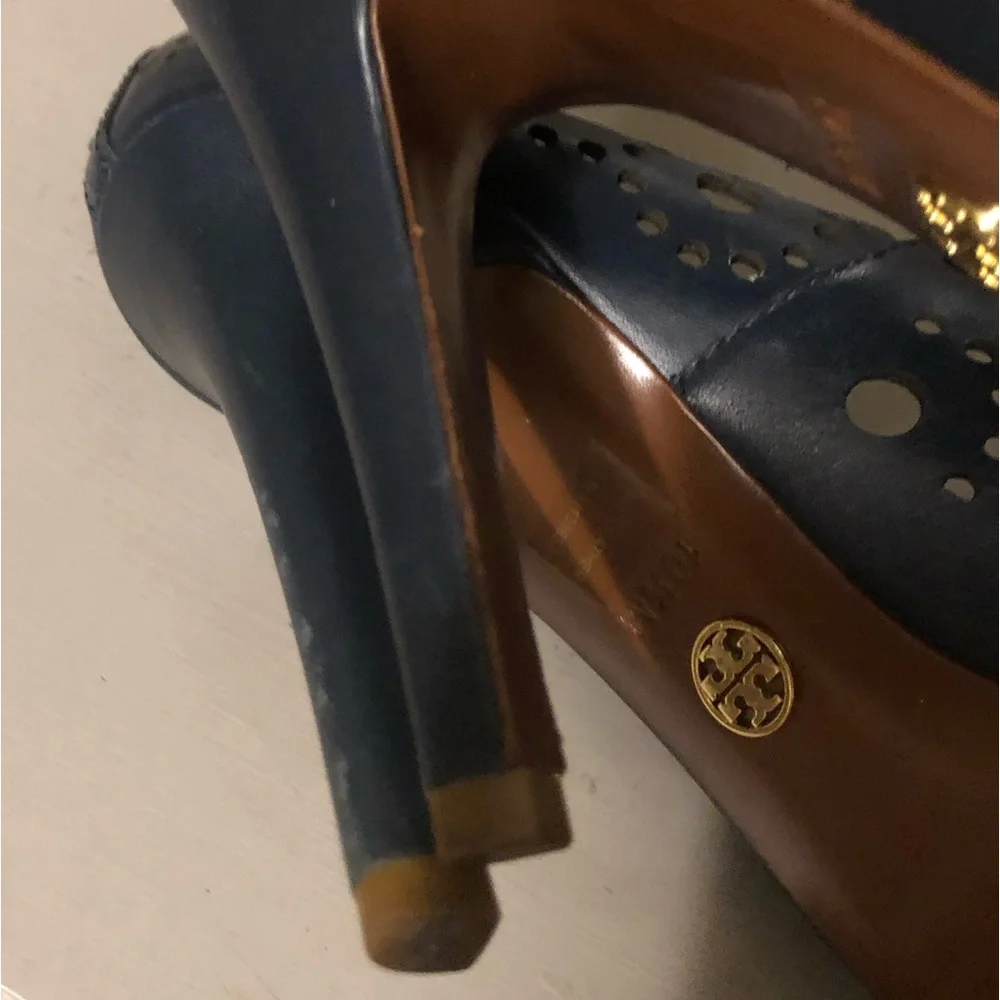 Tory Burch Verity Laser Cut Navy Blue Leather Pump 10.5